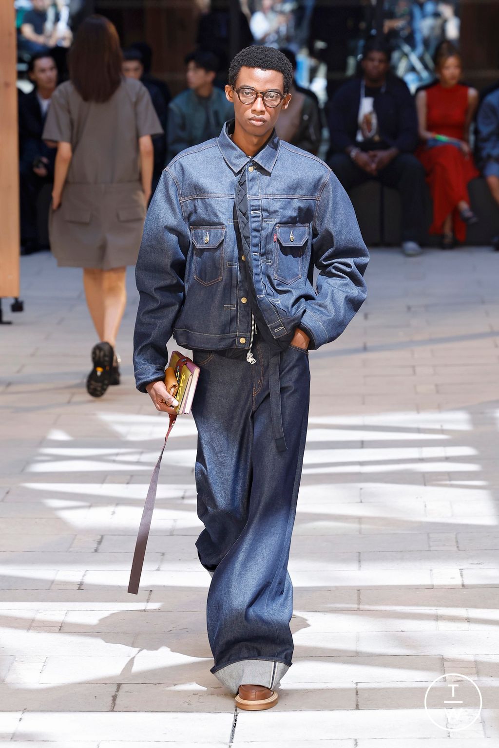 Fashion Week Paris Spring-Summer 2025 look 56 from the Sacai collection menswear