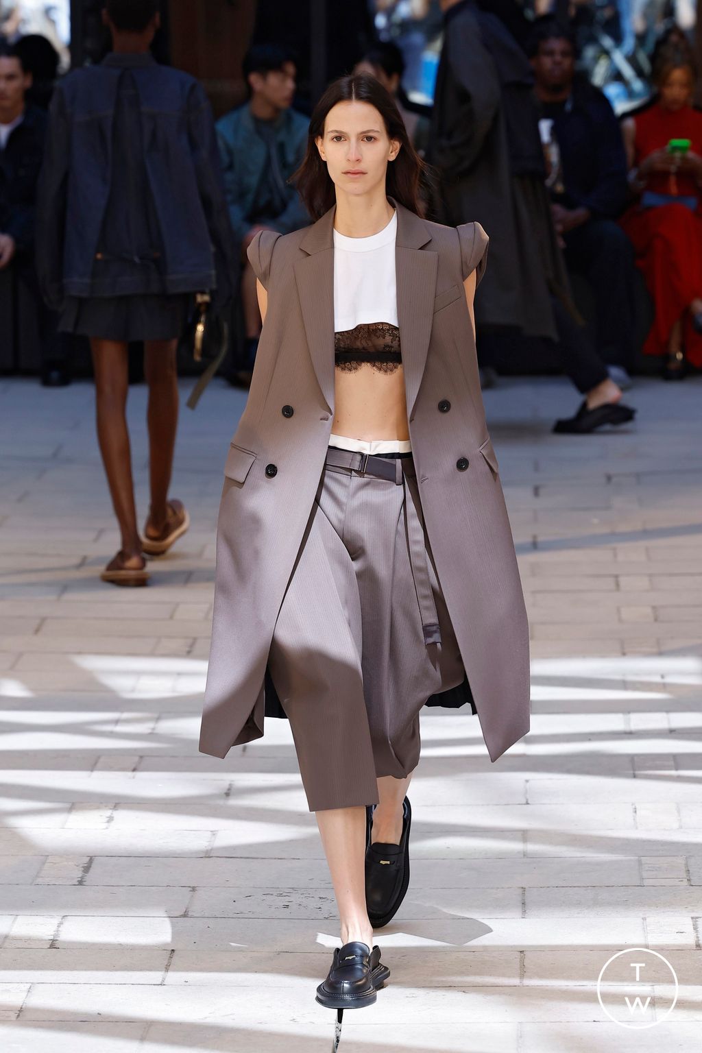 Fashion Week Paris Spring-Summer 2025 look 64 de la collection Sacai menswear