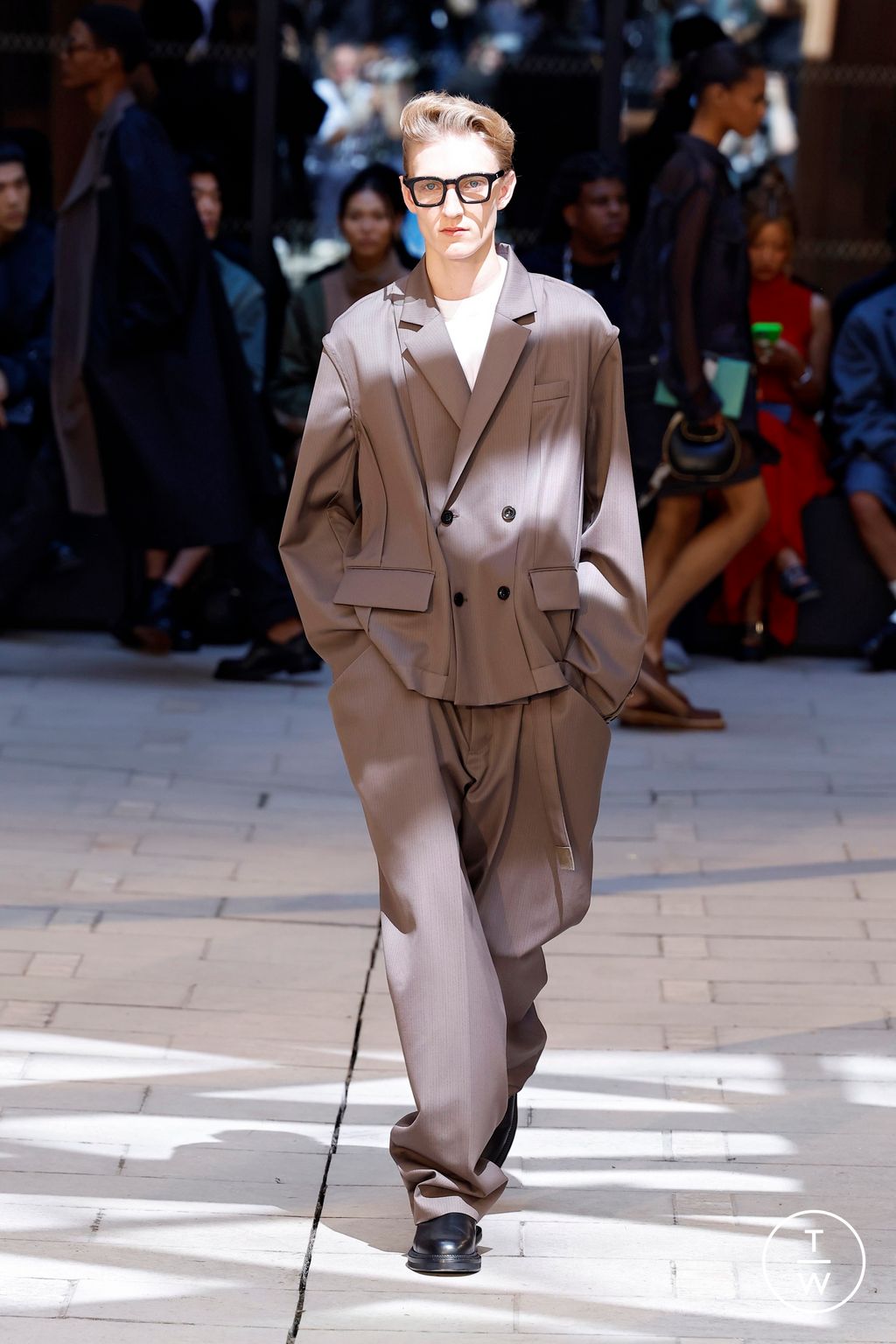 Fashion Week Paris Spring-Summer 2025 look 65 from the Sacai collection 男装