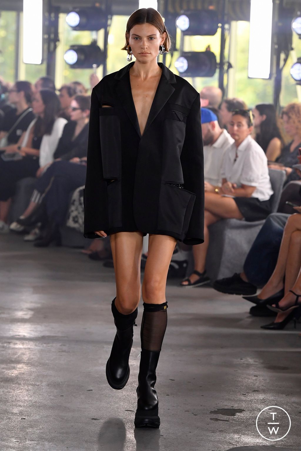 Fashion Week Paris Spring/Summer 2024 look 2 de la collection Sacai womenswear