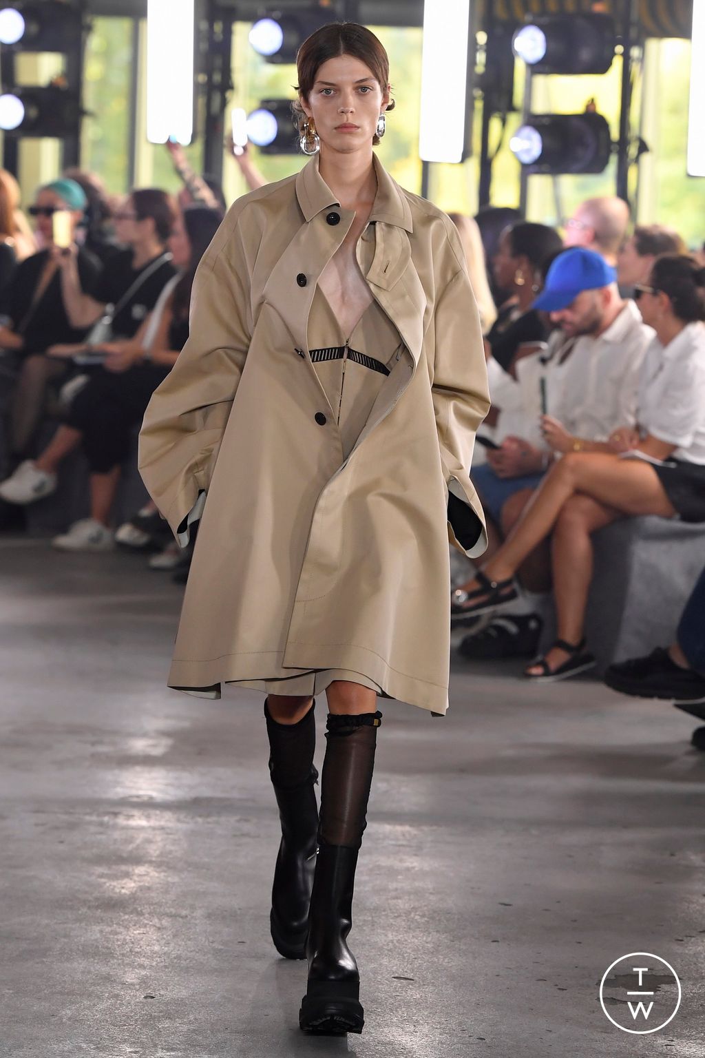 Fashion Week Paris Spring/Summer 2024 look 7 from the Sacai collection 女装