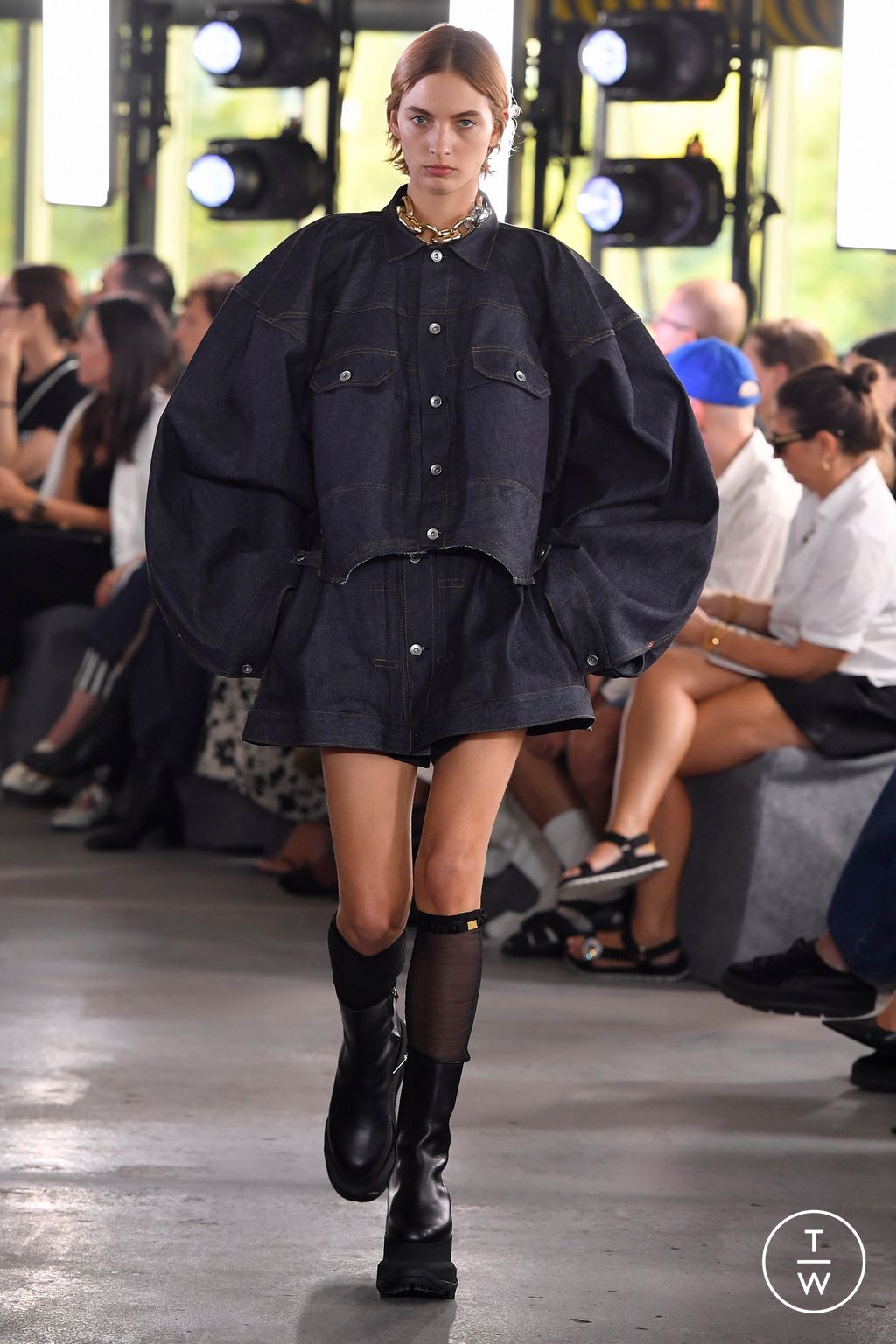 Fashion Week Paris Spring/Summer 2024 look 13 from the Sacai collection 女装