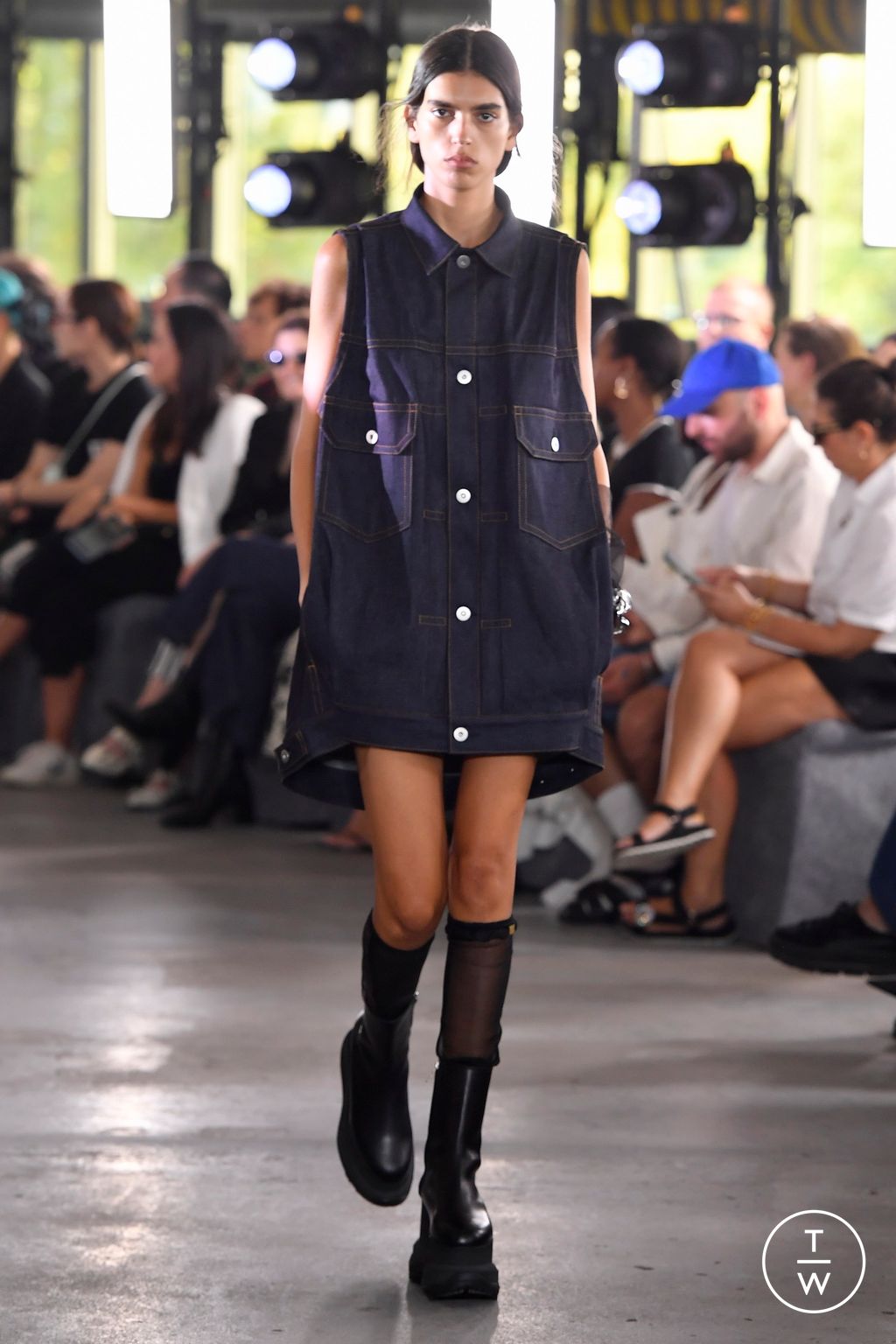 Fashion Week Paris Spring/Summer 2024 look 14 from the Sacai collection 女装