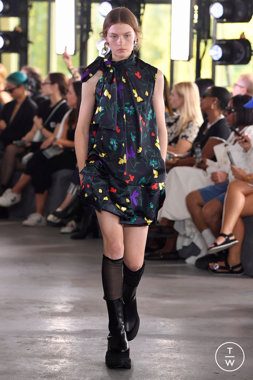 Fashion Week Paris Spring/Summer 2024 look 15 from the Sacai collection 女装