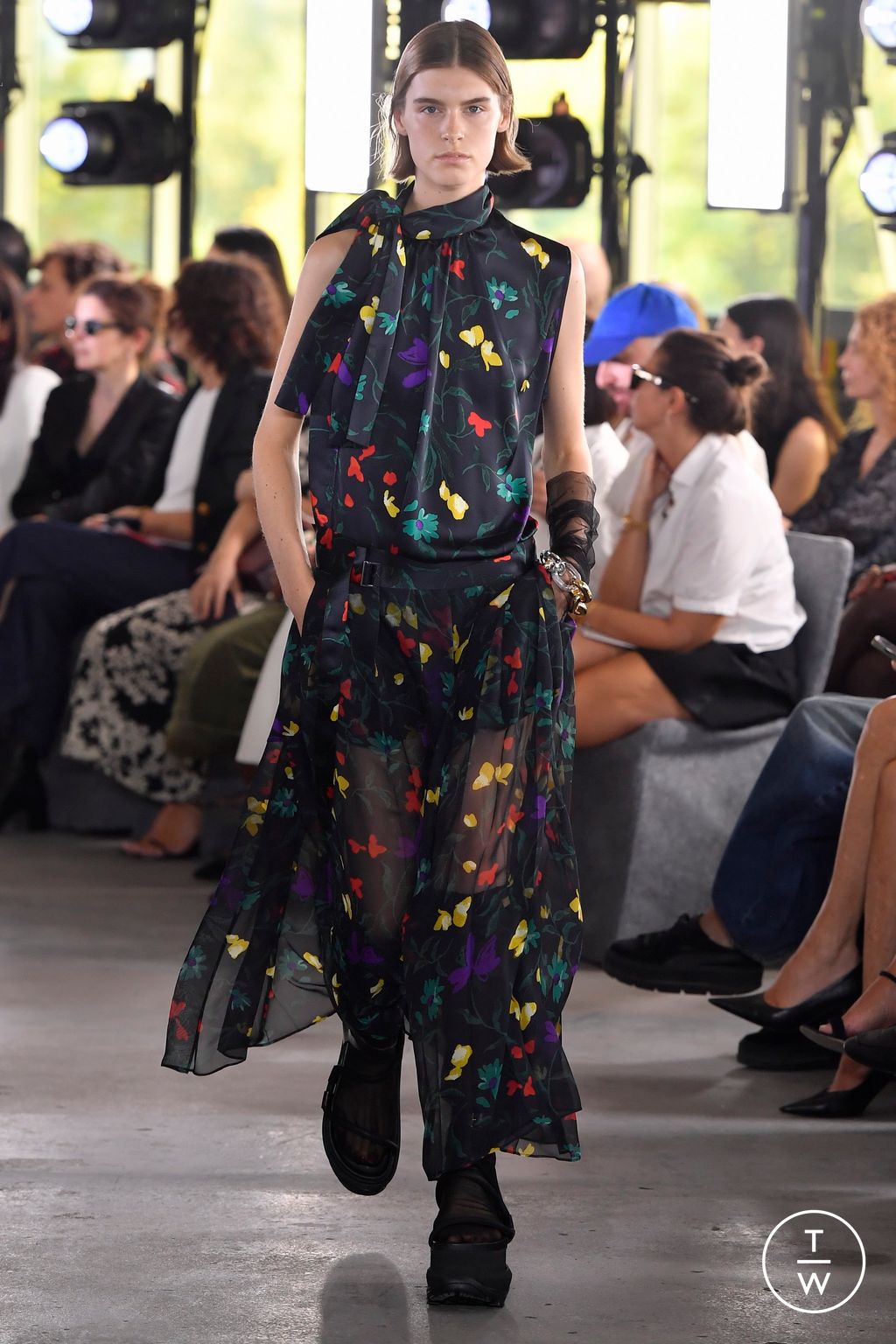 Fashion Week Paris Spring/Summer 2024 look 16 de la collection Sacai womenswear
