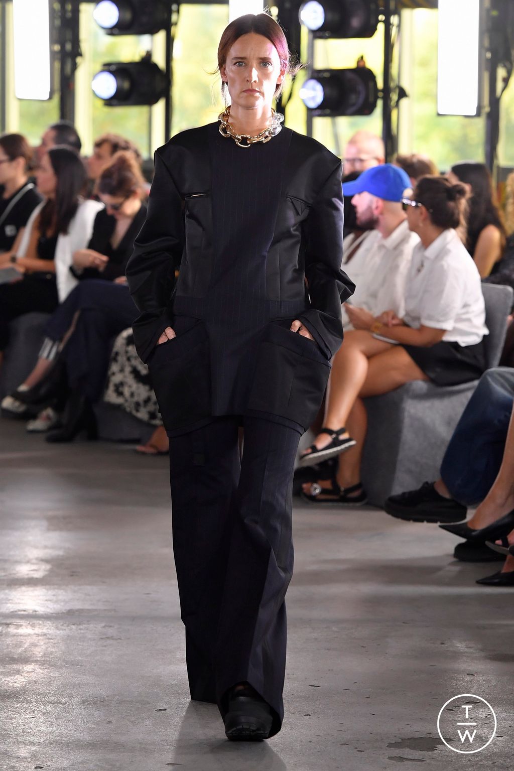 Fashion Week Paris Spring/Summer 2024 look 17 from the Sacai collection womenswear