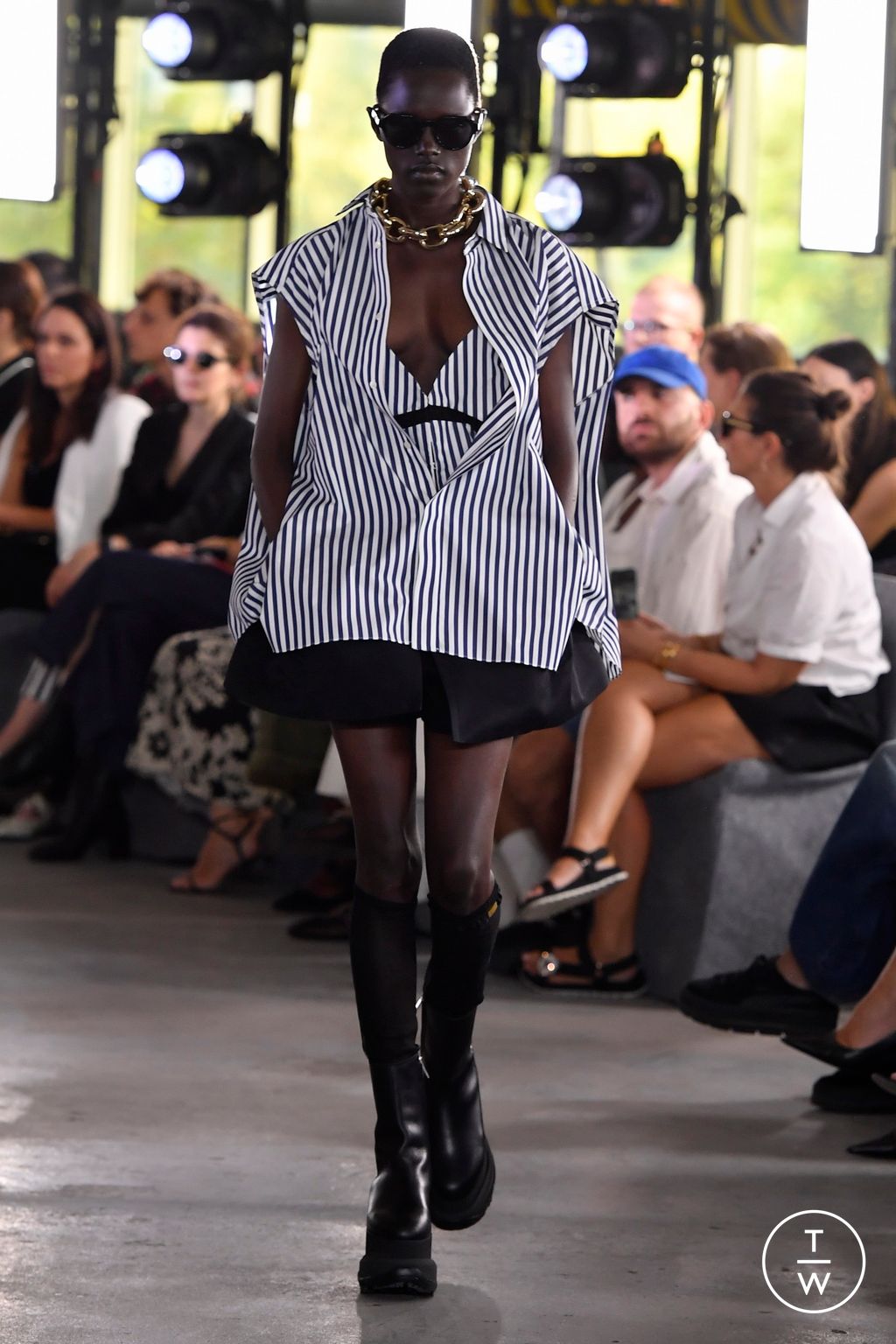 Fashion Week Paris Spring/Summer 2024 look 21 from the Sacai collection womenswear