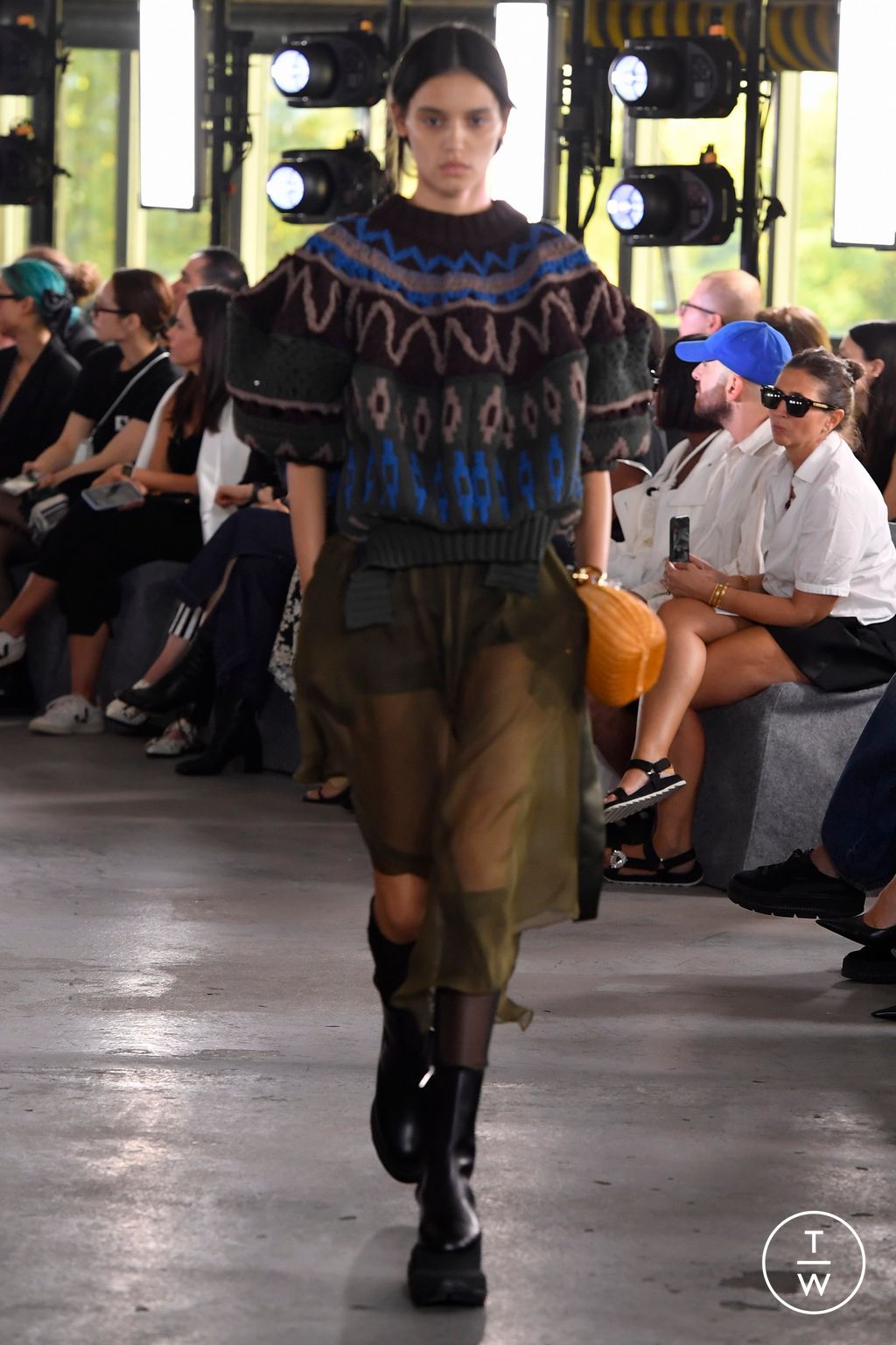 Fashion Week Paris Spring/Summer 2024 look 24 from the Sacai collection 女装