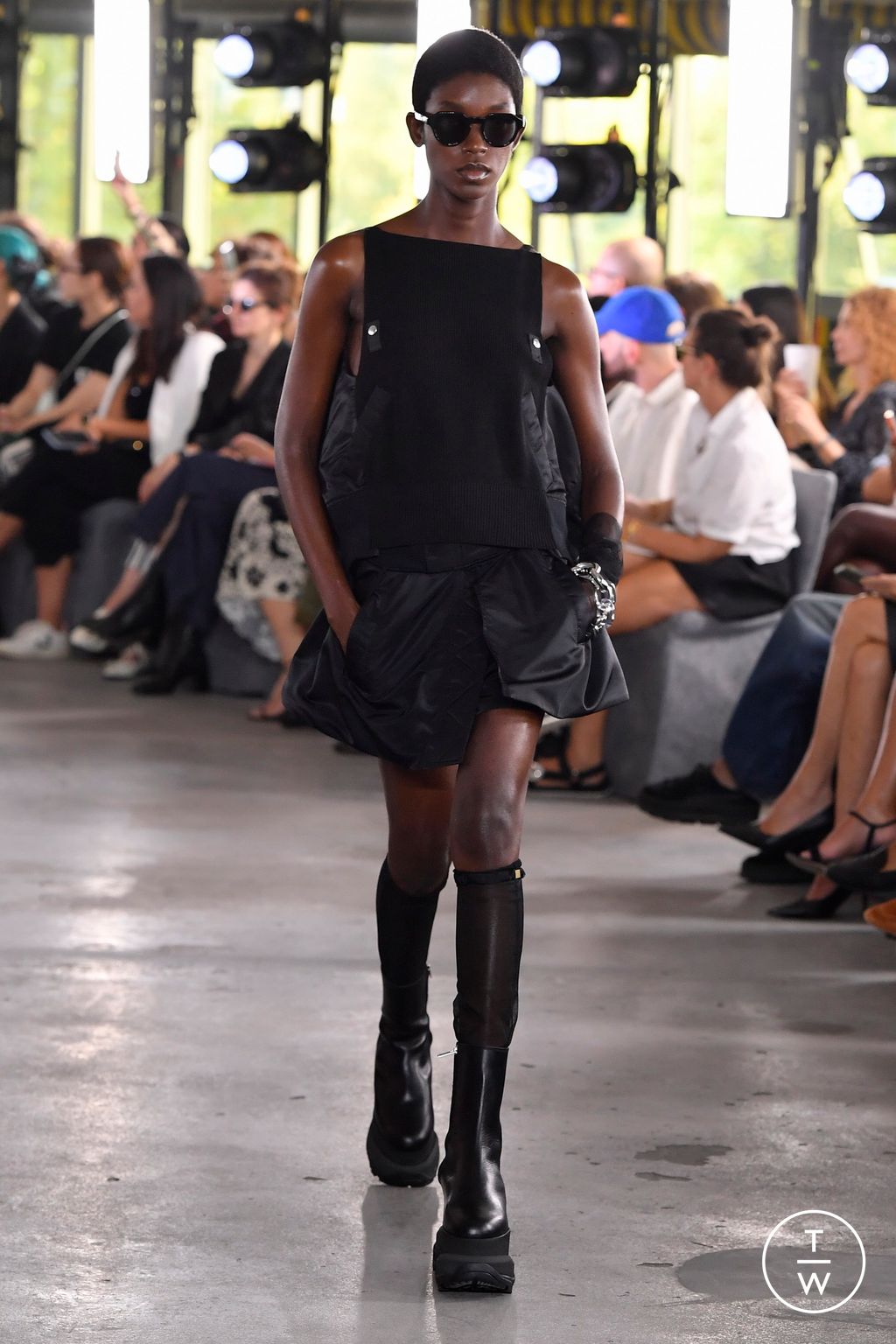 Fashion Week Paris Spring/Summer 2024 look 29 de la collection Sacai womenswear