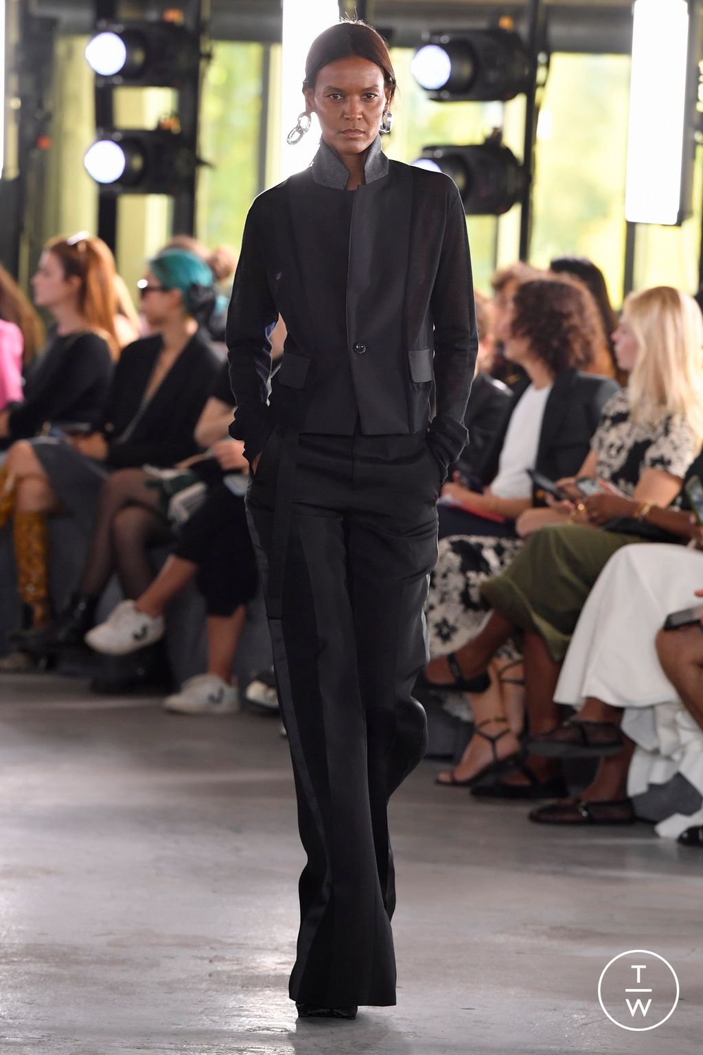 Fashion Week Paris Spring/Summer 2024 look 34 from the Sacai collection 女装