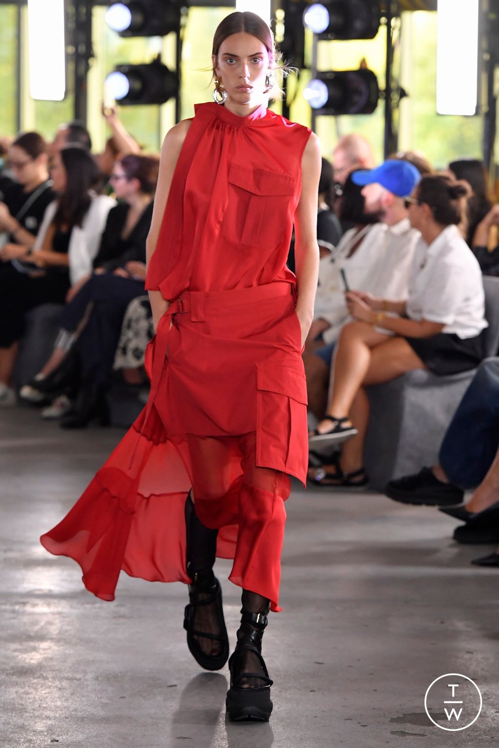 Fashion Week Paris Spring/Summer 2024 look 37 de la collection Sacai womenswear