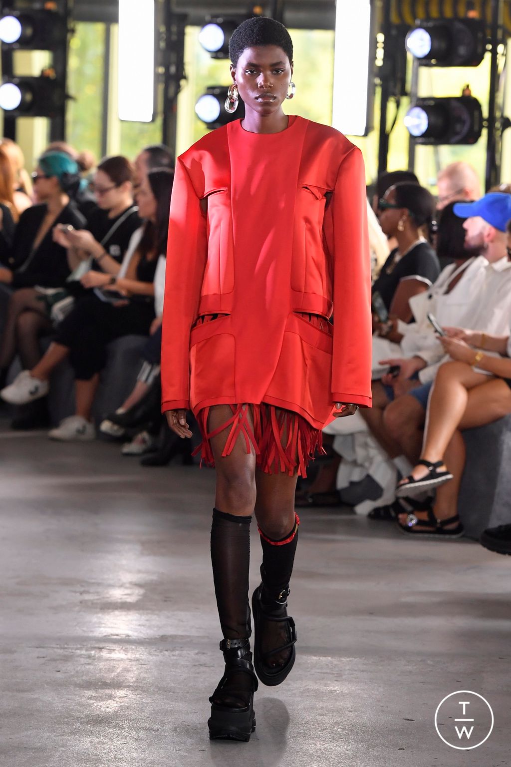Fashion Week Paris Spring/Summer 2024 look 38 de la collection Sacai womenswear