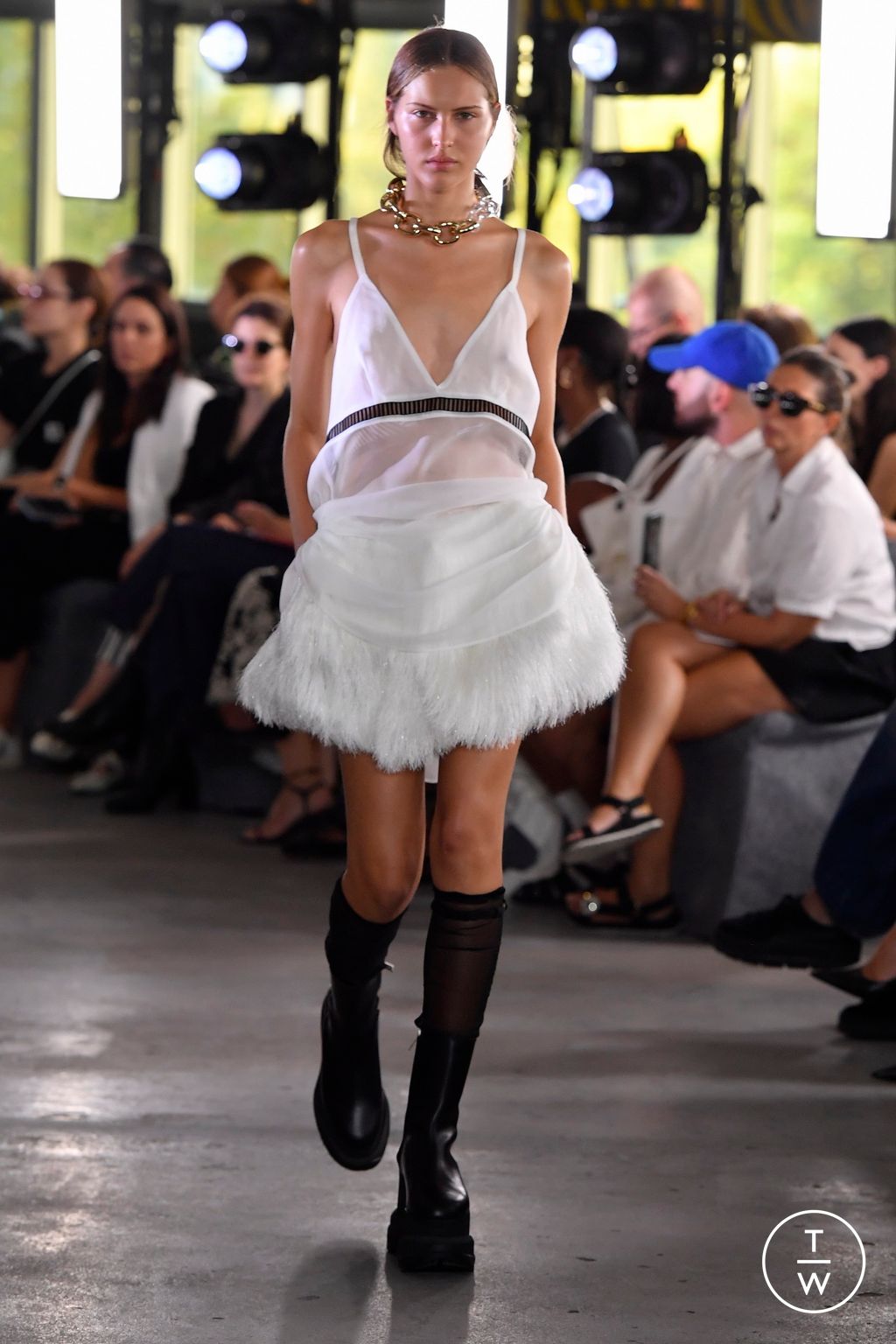 Fashion Week Paris Spring/Summer 2024 look 40 de la collection Sacai womenswear