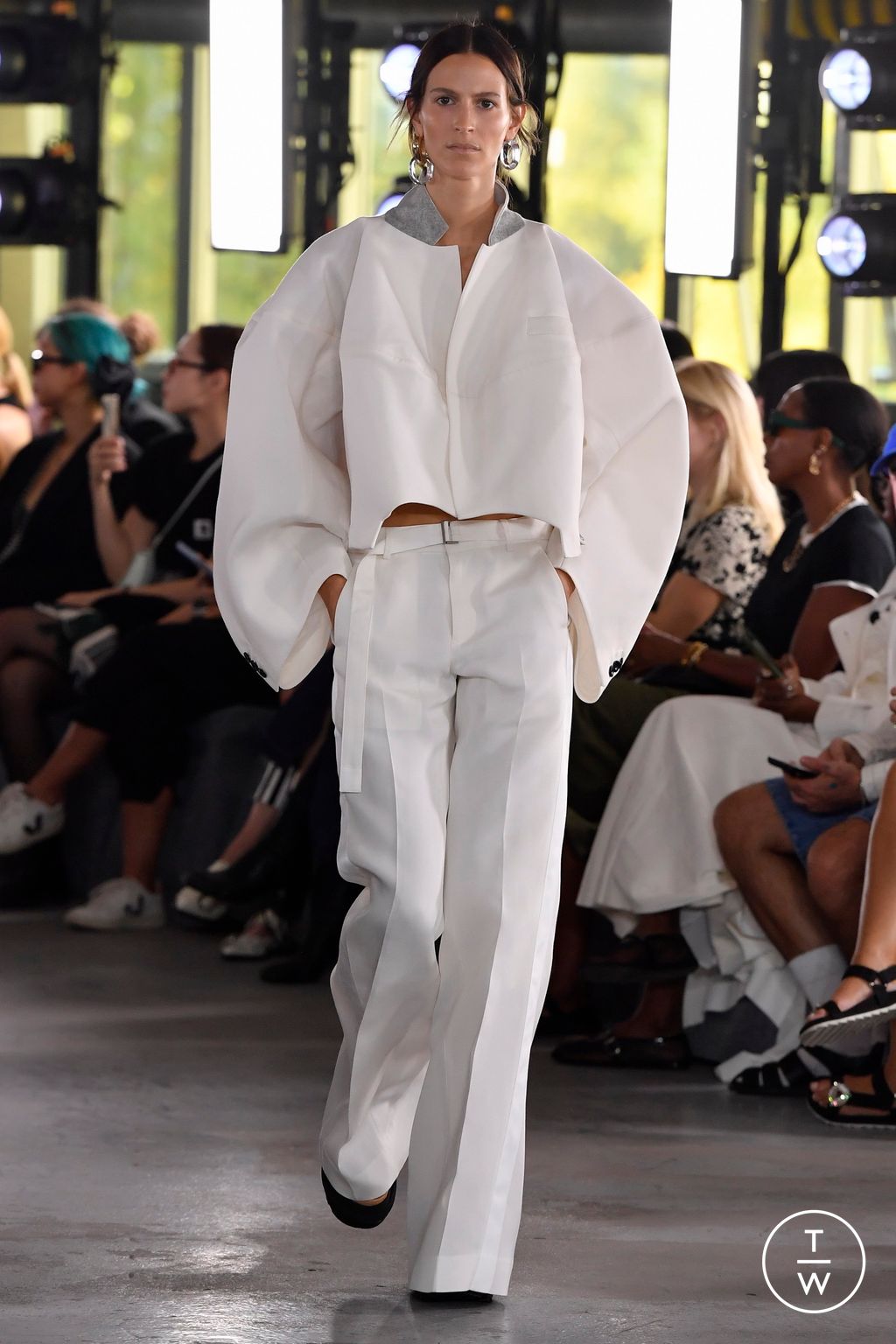 Fashion Week Paris Spring/Summer 2024 look 42 from the Sacai collection womenswear