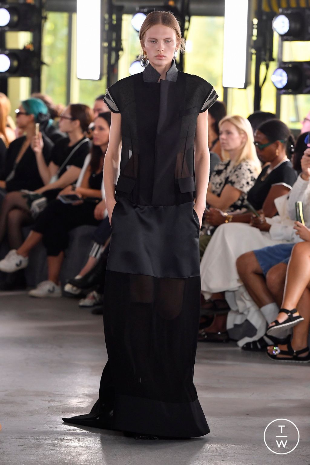 Fashion Week Paris Spring/Summer 2024 look 47 from the Sacai collection womenswear