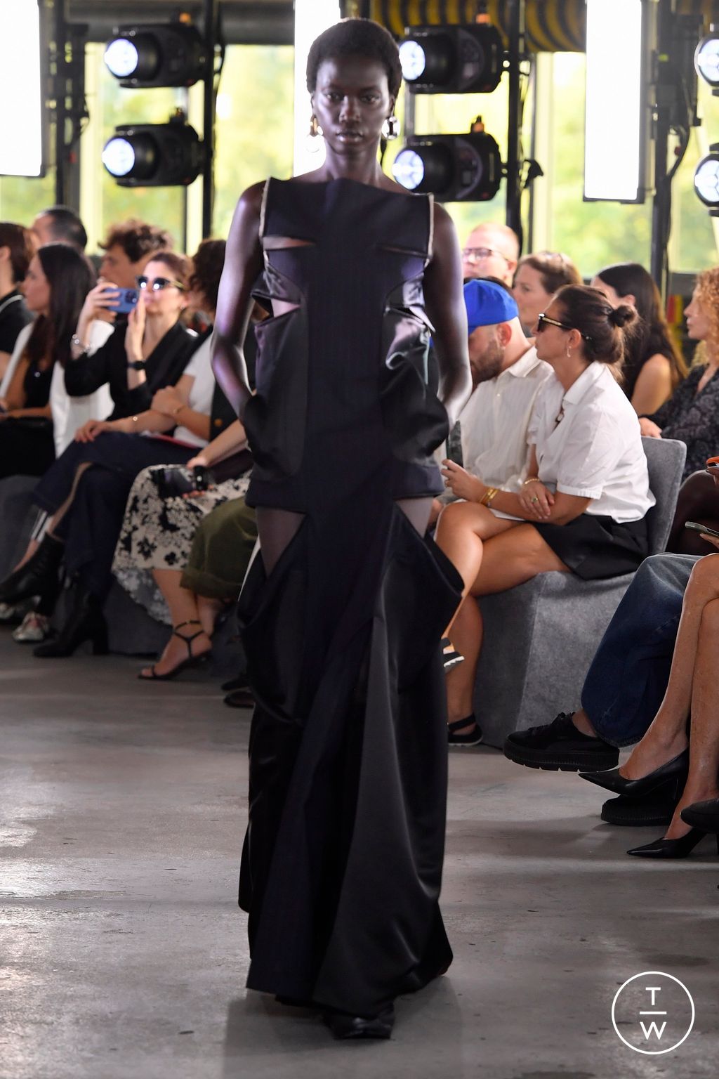 Fashion Week Paris Spring/Summer 2024 look 49 from the Sacai collection womenswear