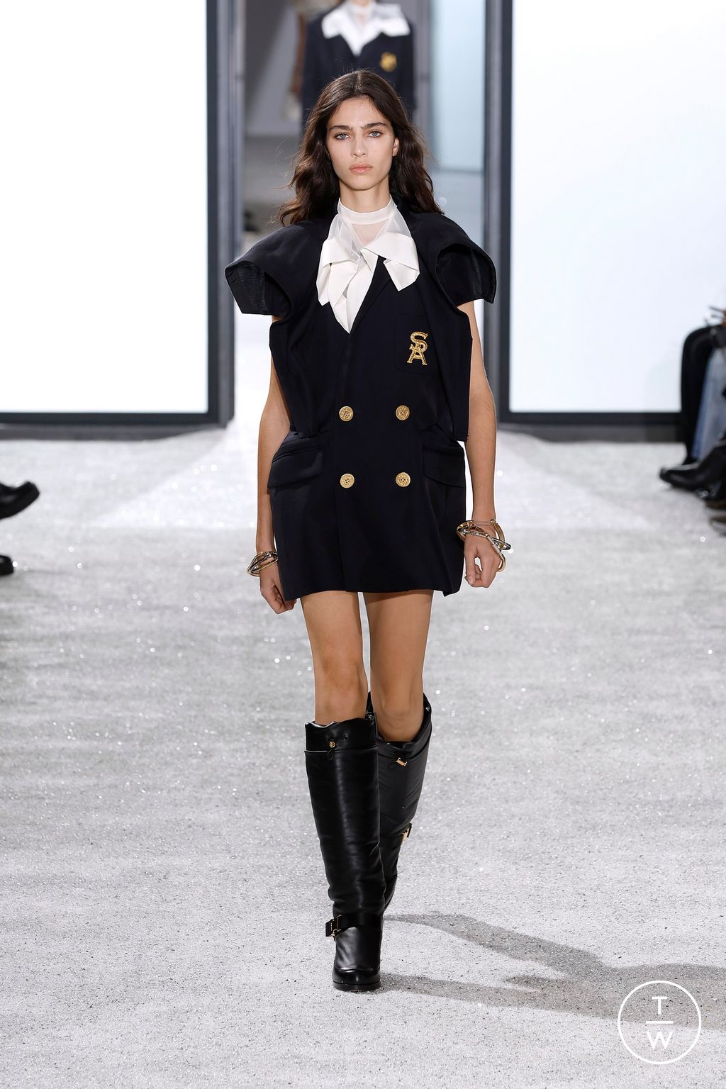 Fashion Week Paris Spring/Summer 2025 look 1 from the Sacai collection womenswear