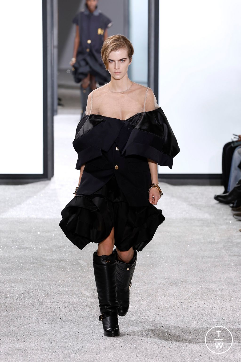 Fashion Week Paris Spring/Summer 2025 look 5 from the Sacai collection womenswear