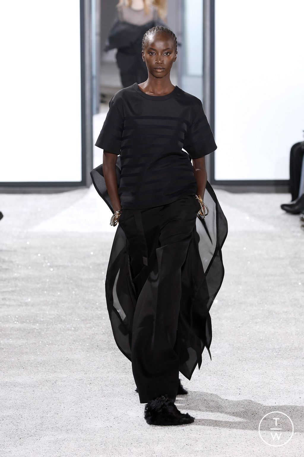 Fashion Week Paris Spring/Summer 2025 look 36 from the Sacai collection womenswear