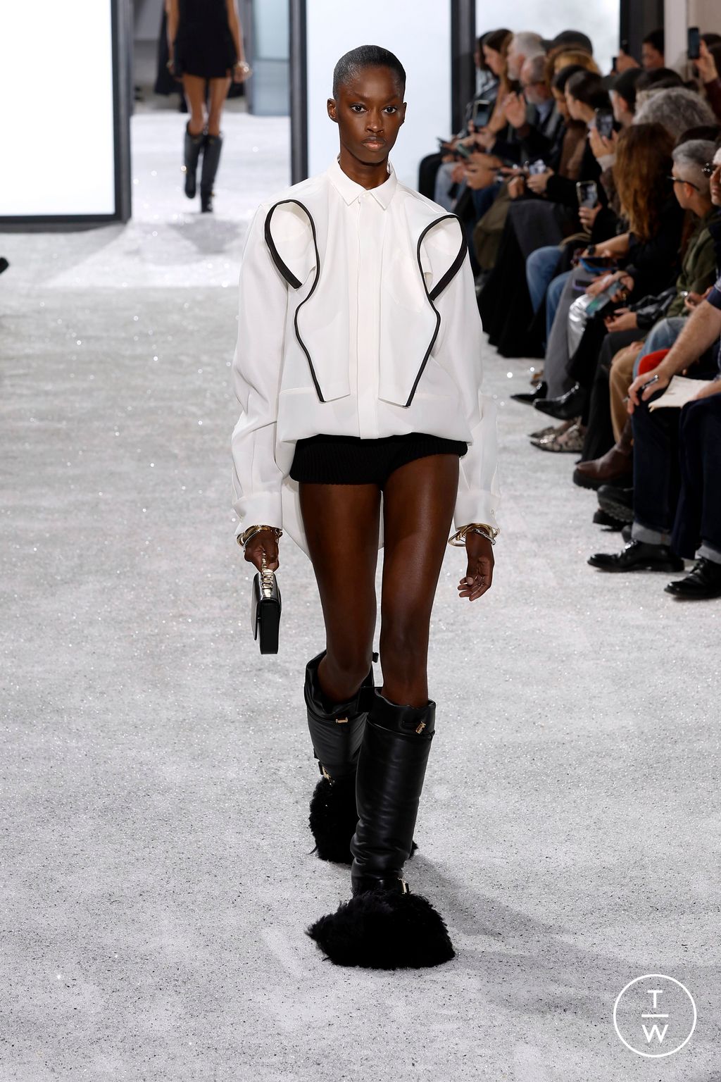 Fashion Week Paris Spring/Summer 2025 look 39 from the Sacai collection 女装
