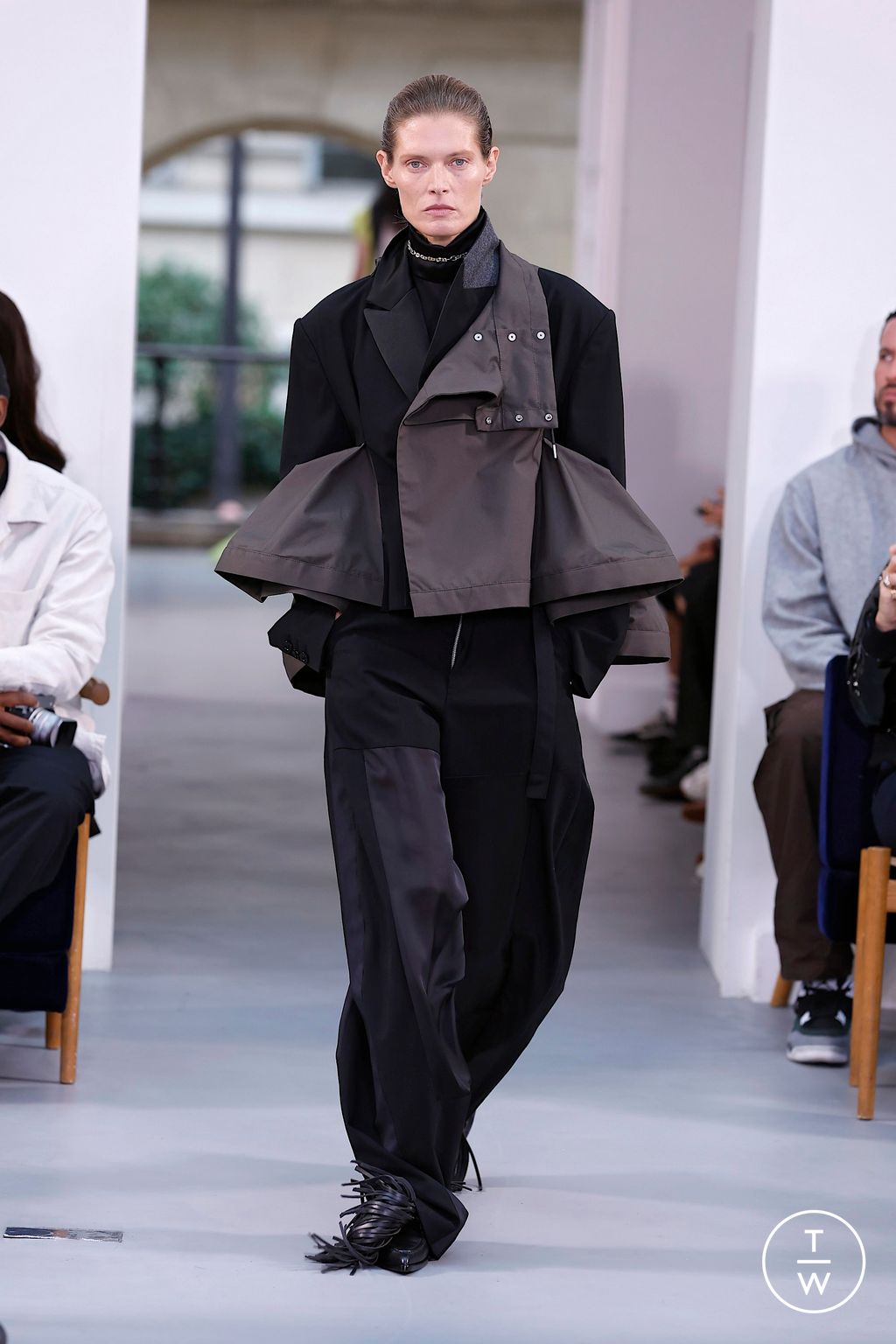 Fashion Week Paris Spring/Summer 2026 look 14 from the Sacai collection womenswear