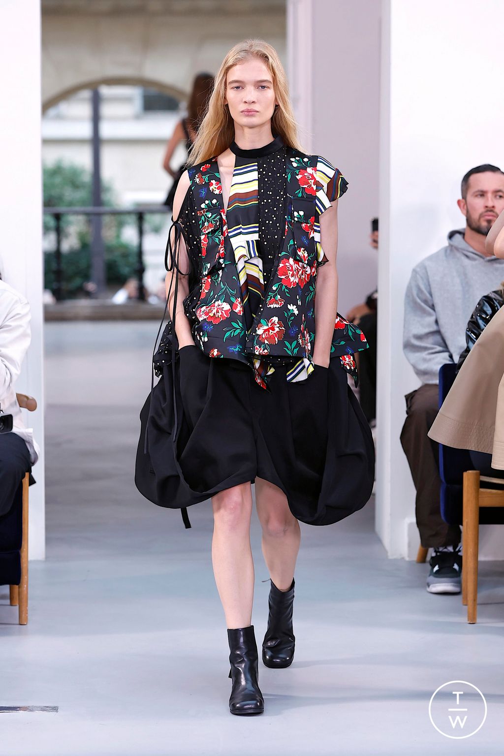 Fashion Week Paris Spring/Summer 2026 look 20 from the Sacai collection womenswear