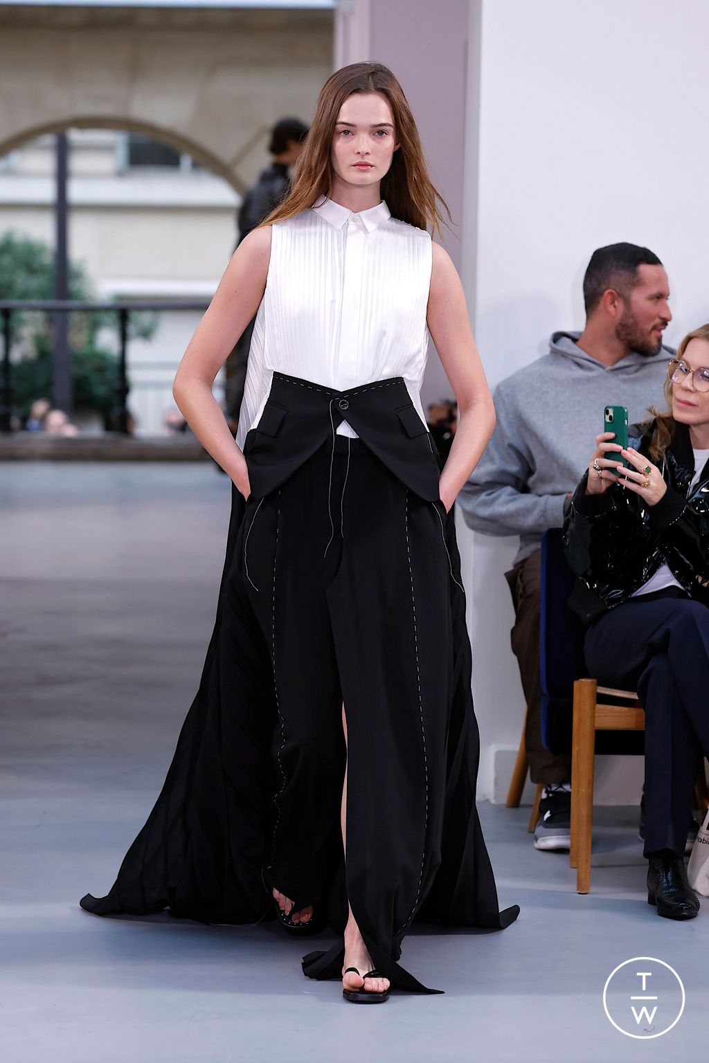 Fashion Week Paris Spring/Summer 2026 look 39 from the Sacai collection womenswear
