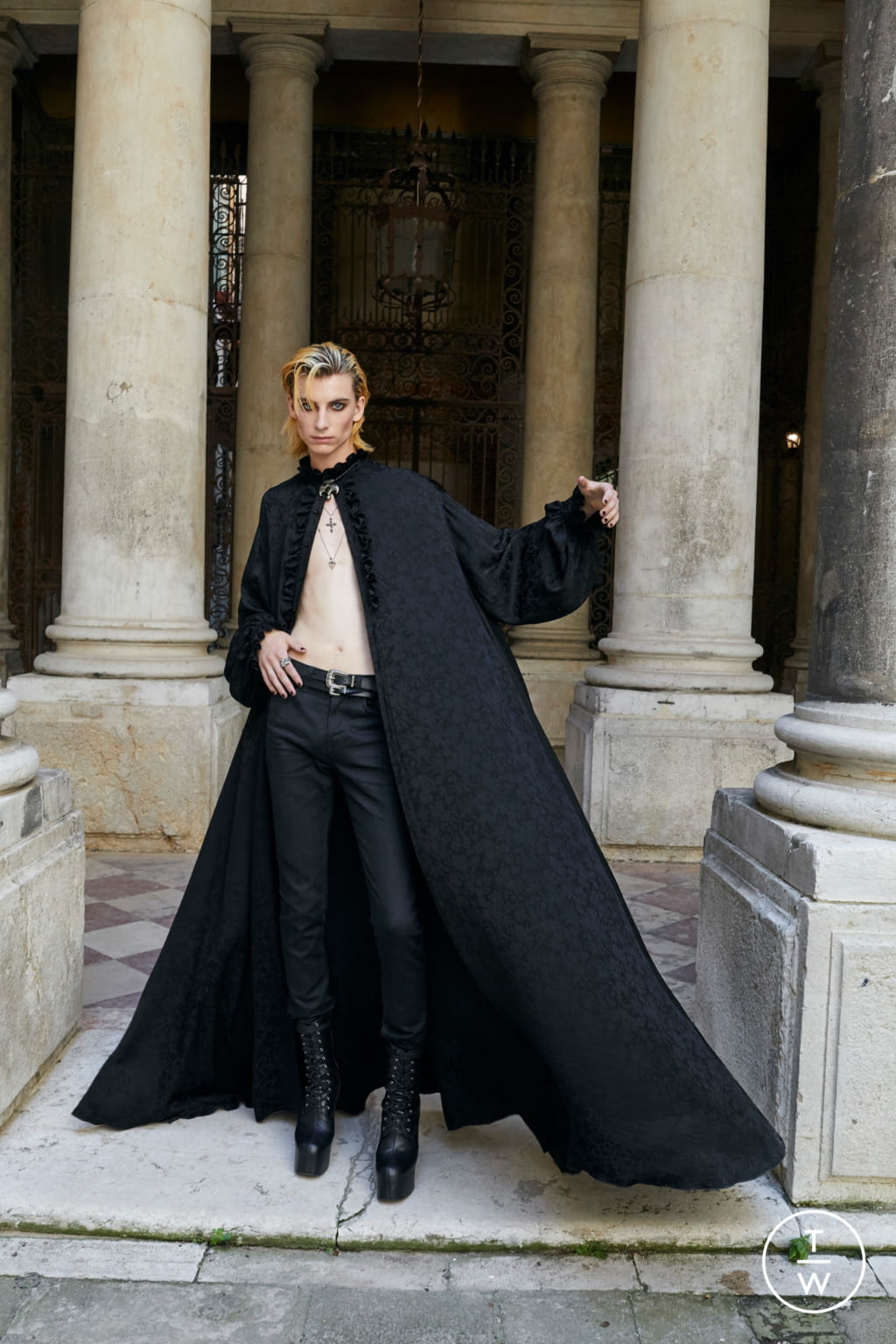 Fashion Week Paris Spring/Summer 2022 look 5 de la collection Saint Laurent menswear