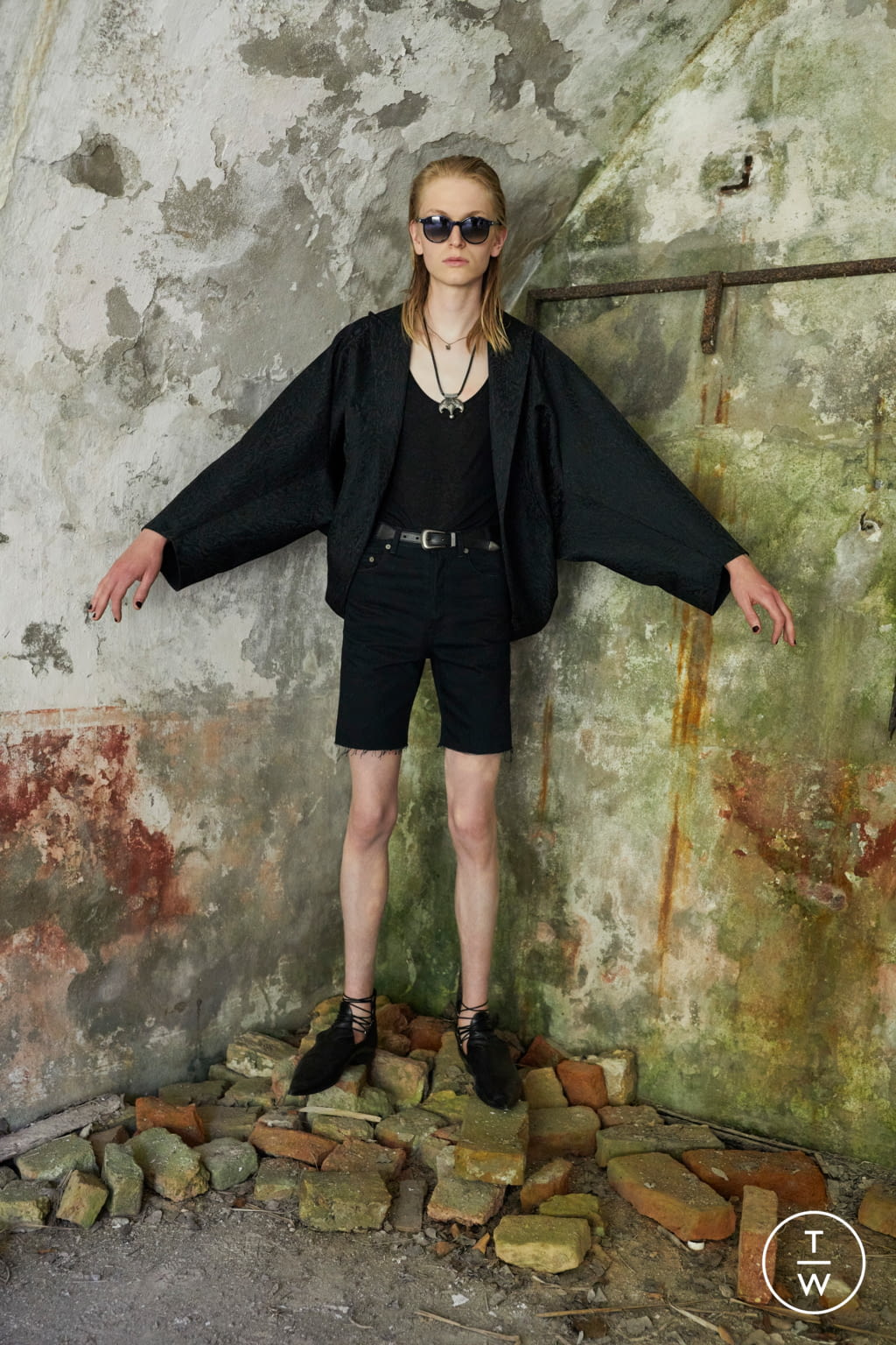 Fashion Week Paris Spring/Summer 2022 look 44 from the Saint Laurent collection menswear