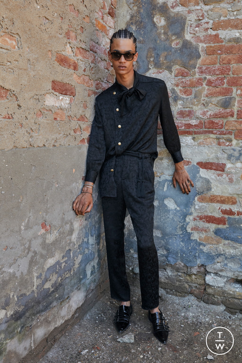 Fashion Week Paris Spring/Summer 2022 look 45 from the Saint Laurent collection 男装