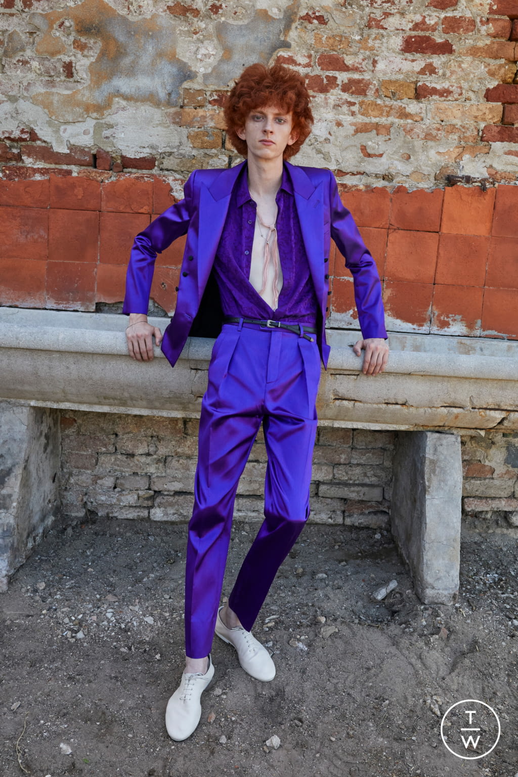 Fashion Week Paris Spring/Summer 2022 look 51 from the Saint Laurent collection 男装