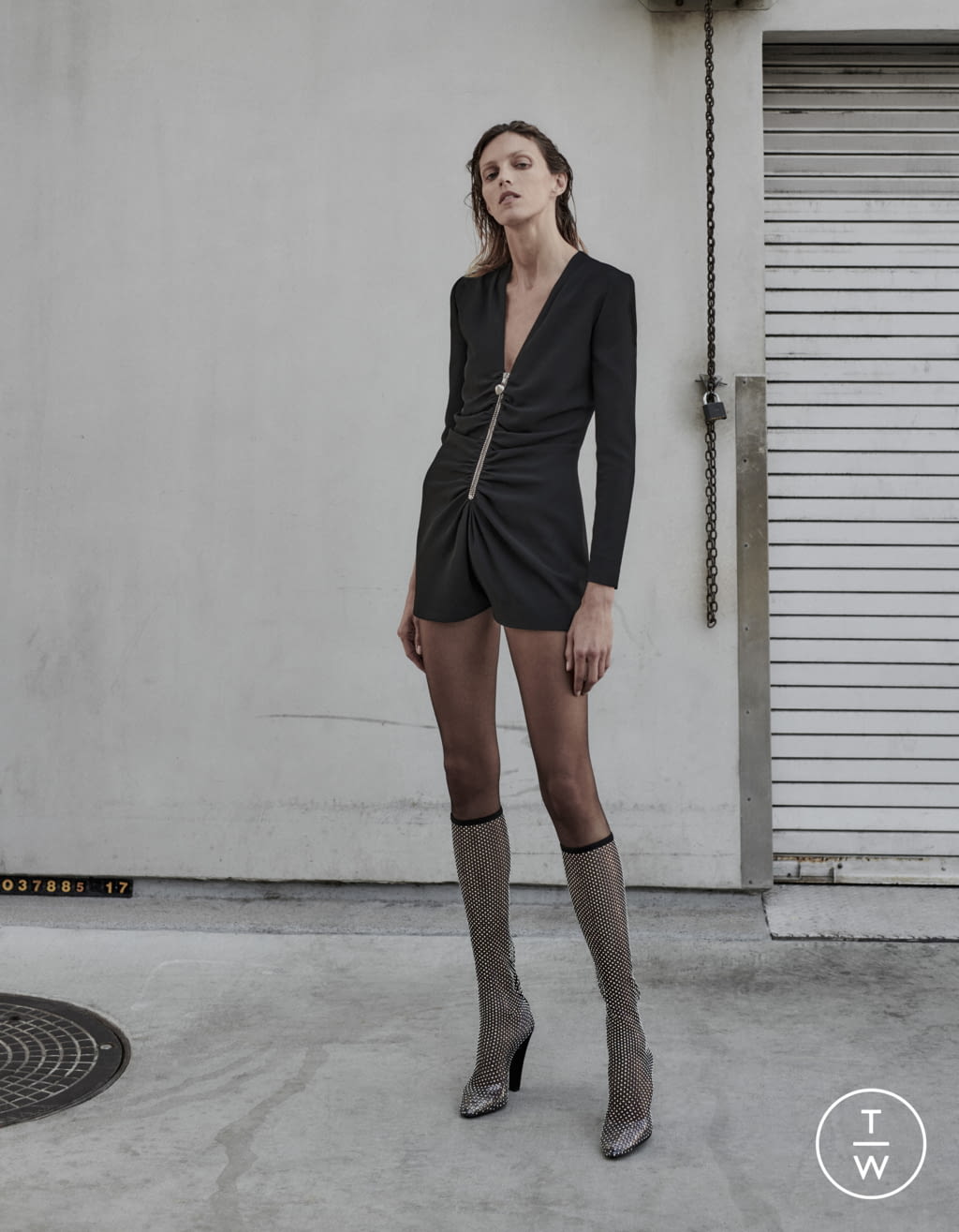 Fashion Week Paris Resort 2022 look 23 from the Saint Laurent collection 女装