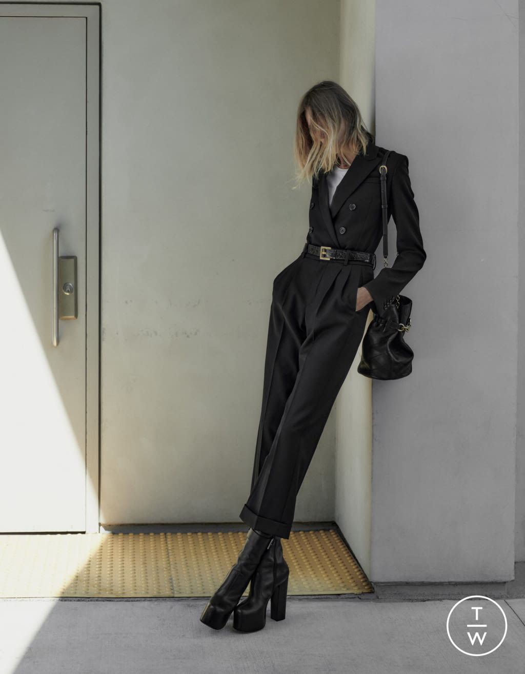 Fashion Week Paris Resort 2022 look 38 from the Saint Laurent collection womenswear