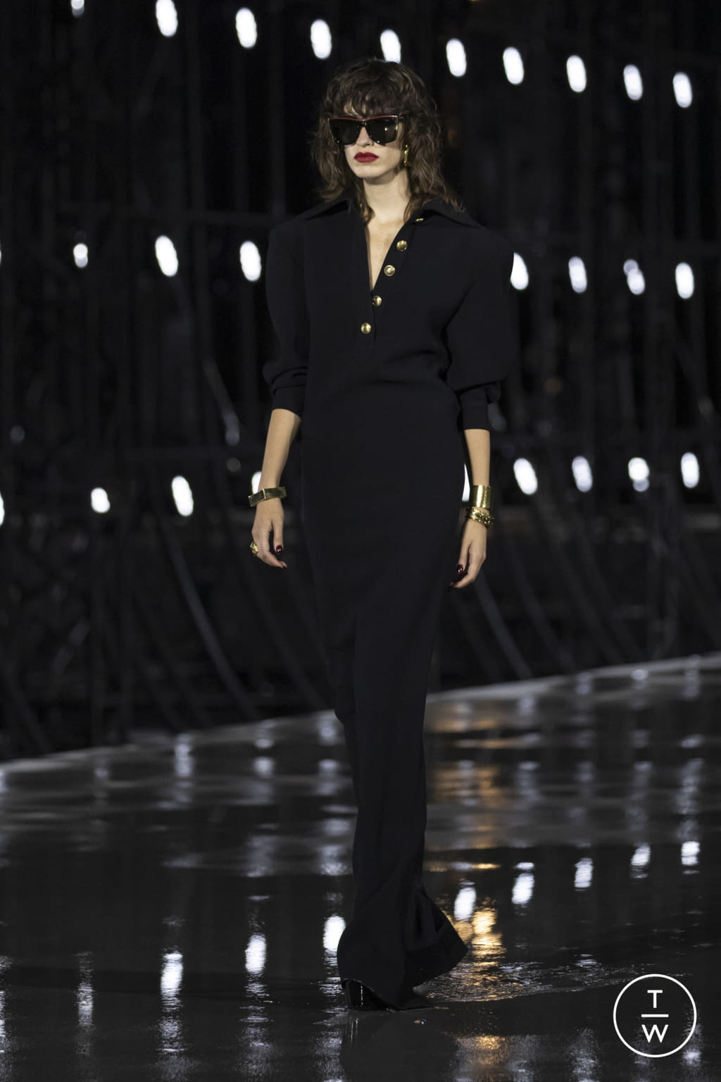 Fashion Week Paris Spring/Summer 2022 look 3 from the Saint Laurent collection 女装