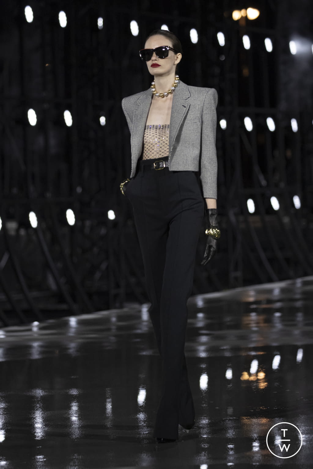 Fashion Week Paris Spring/Summer 2022 look 6 from the Saint Laurent collection 女装