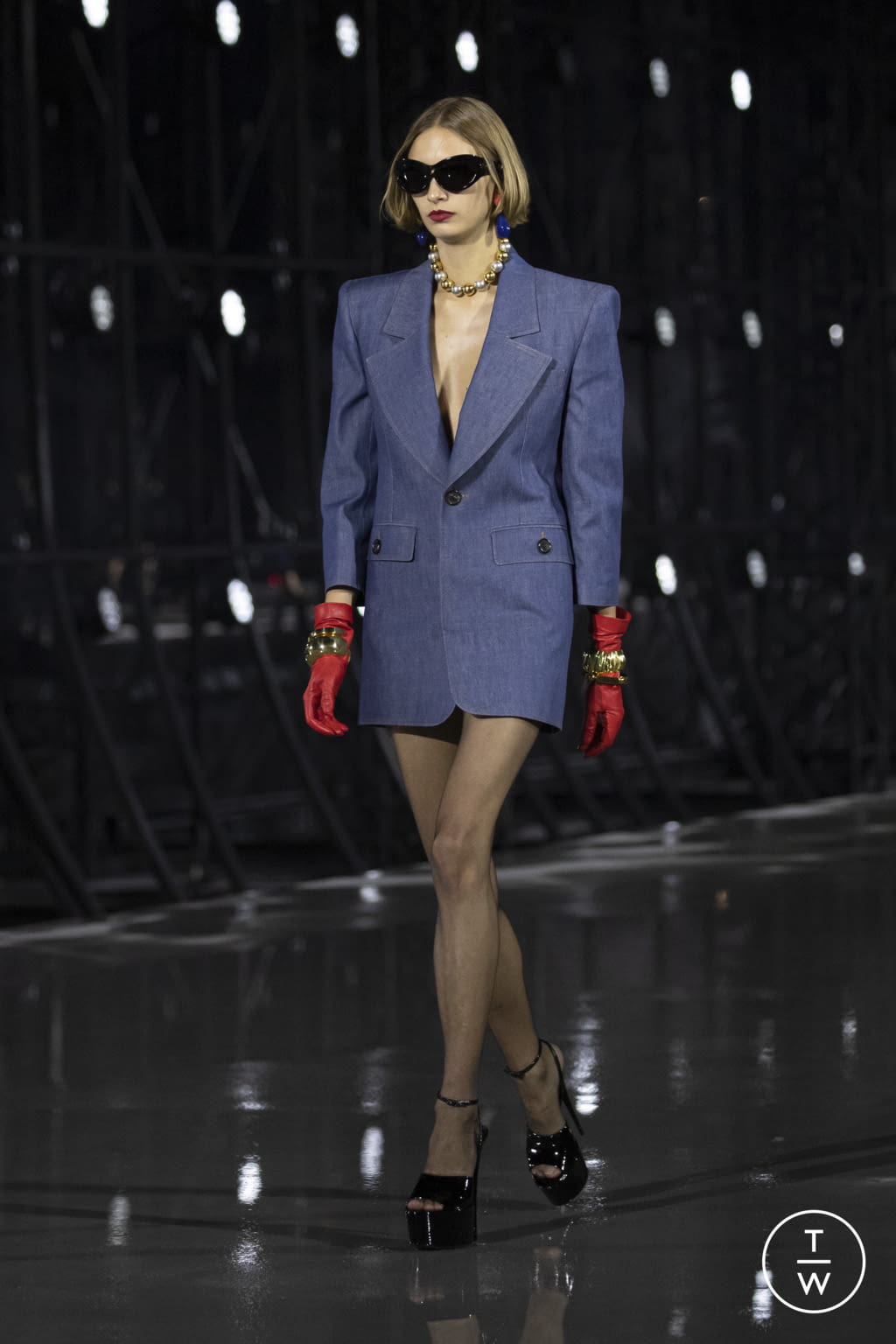 Fashion Week Paris Spring/Summer 2022 look 14 from the Saint Laurent collection womenswear
