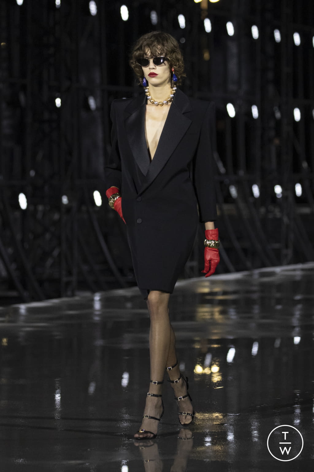 Fashion Week Paris Spring/Summer 2022 look 19 from the Saint Laurent collection womenswear