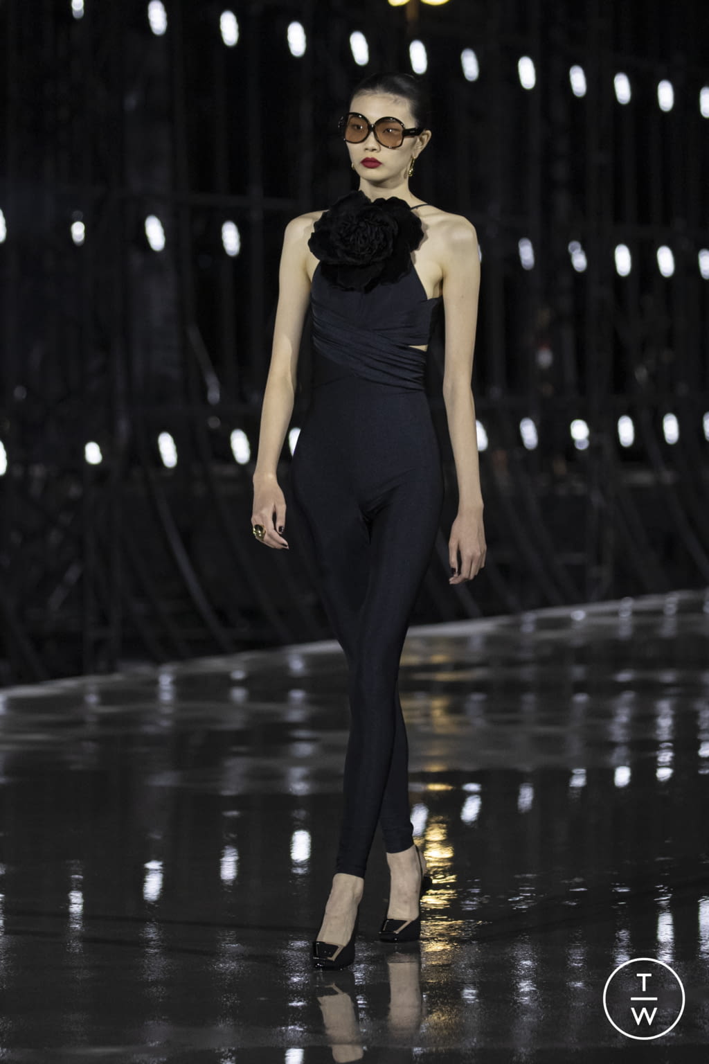 Fashion Week Paris Spring/Summer 2022 look 27 from the Saint Laurent collection womenswear