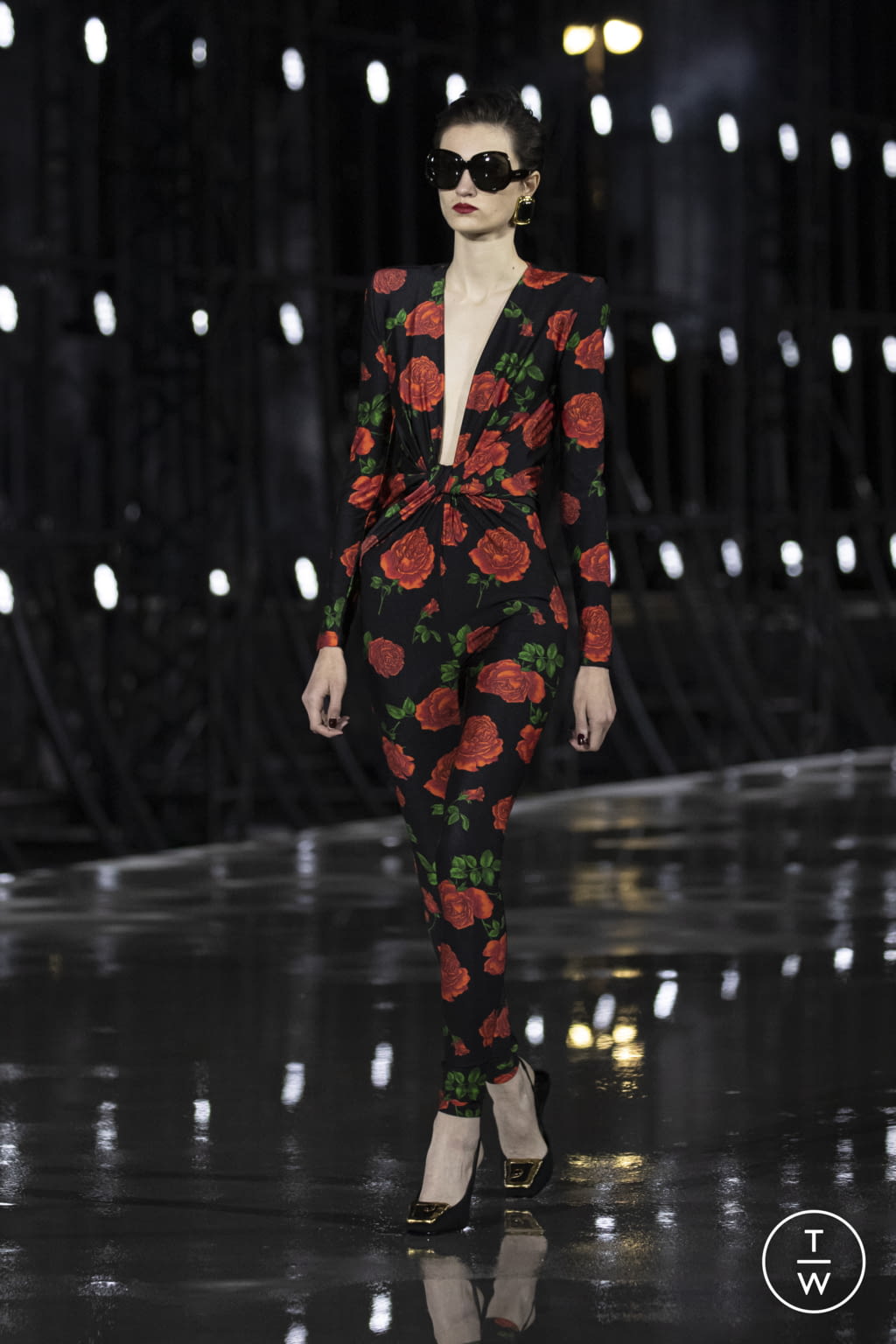 Fashion Week Paris Spring/Summer 2022 look 29 from the Saint Laurent collection womenswear