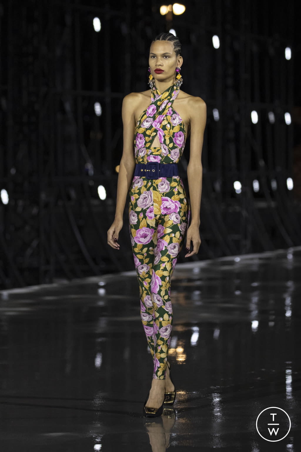 Fashion Week Paris Spring/Summer 2022 look 41 from the Saint Laurent collection 女装