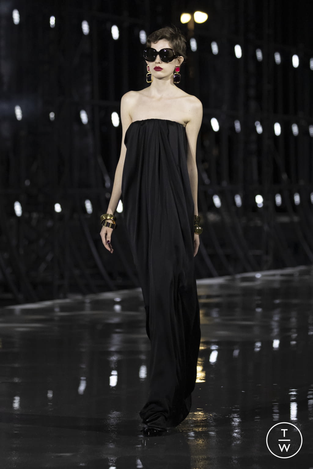 Fashion Week Paris Spring/Summer 2022 look 49 from the Saint Laurent collection 女装