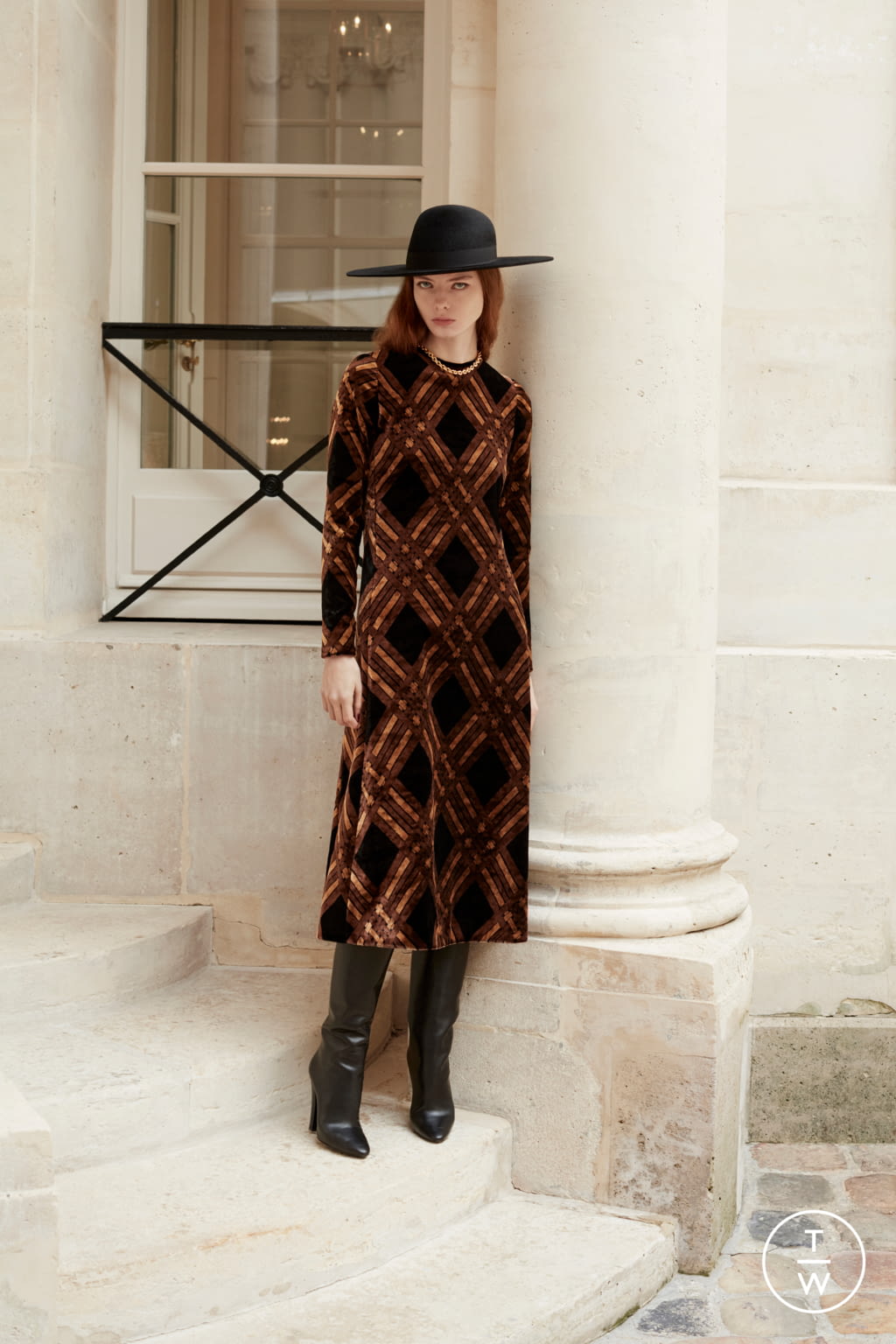 Fashion Week Paris Pre-Fall 2021 look 26 from the Saint Laurent collection womenswear