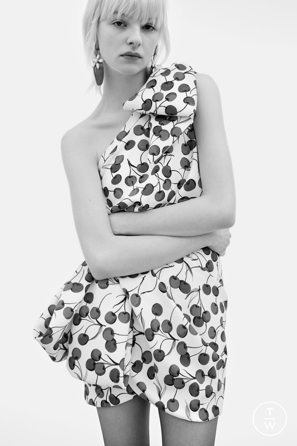 Fashion Week Paris Resort 2021 look 54 from the Saint Laurent collection womenswear