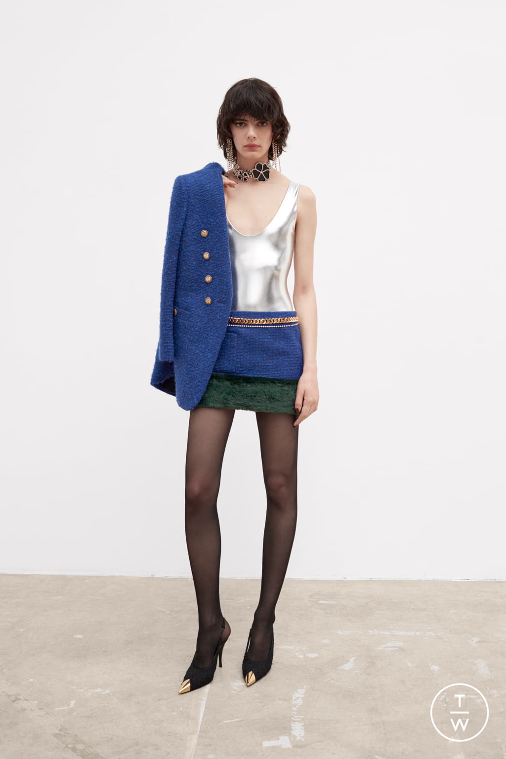 Fashion Week Paris Fall/Winter 2021 look 1 de la collection Saint Laurent womenswear