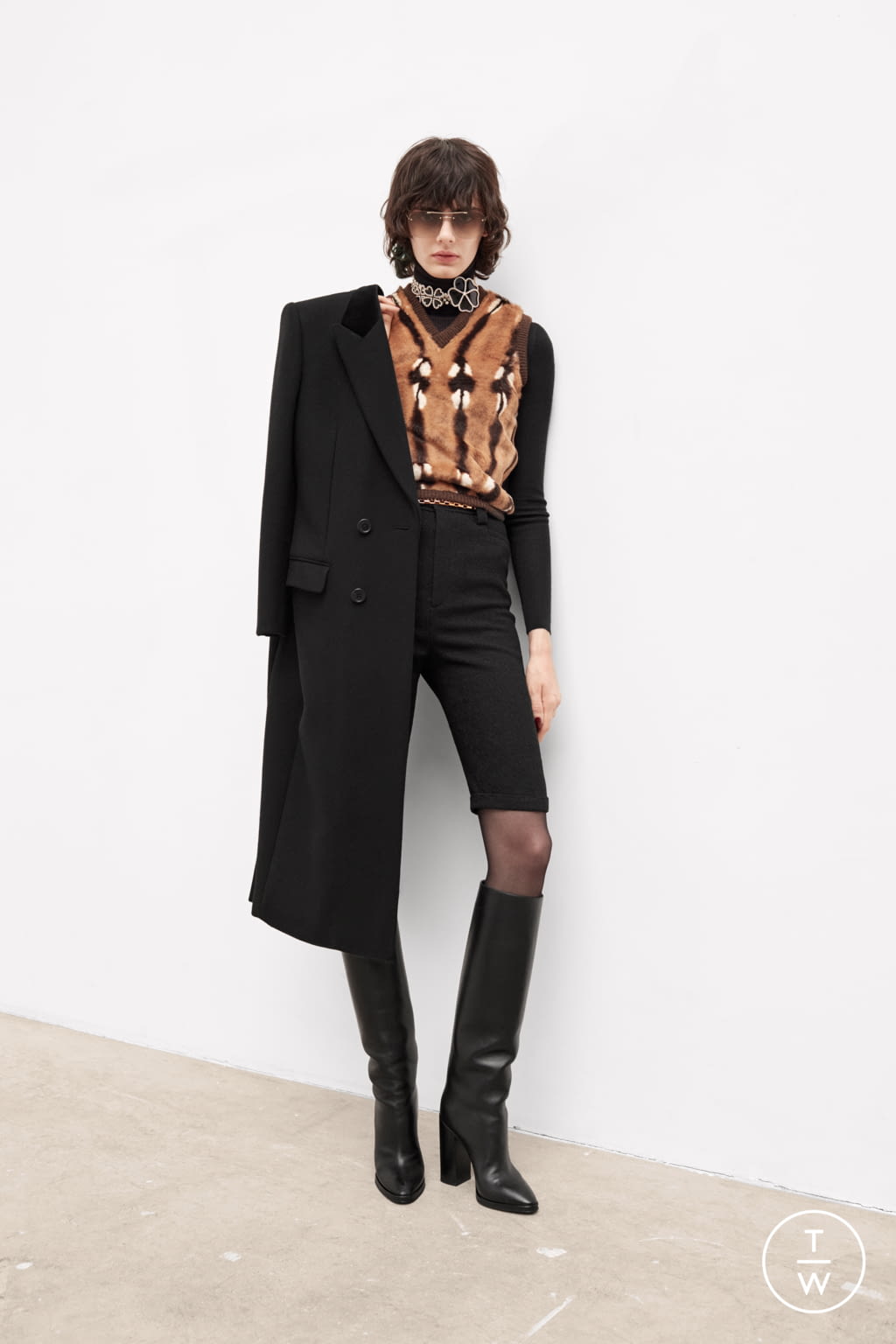 Fashion Week Paris Fall/Winter 2021 look 20 from the Saint Laurent collection womenswear