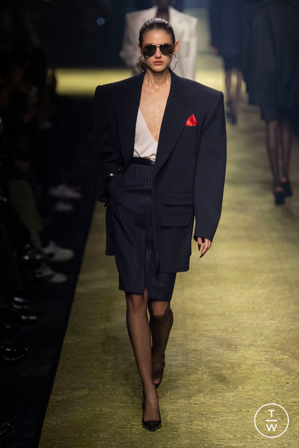 Fashion Week Paris Fall/Winter 2023 look 5 de la collection Saint Laurent womenswear