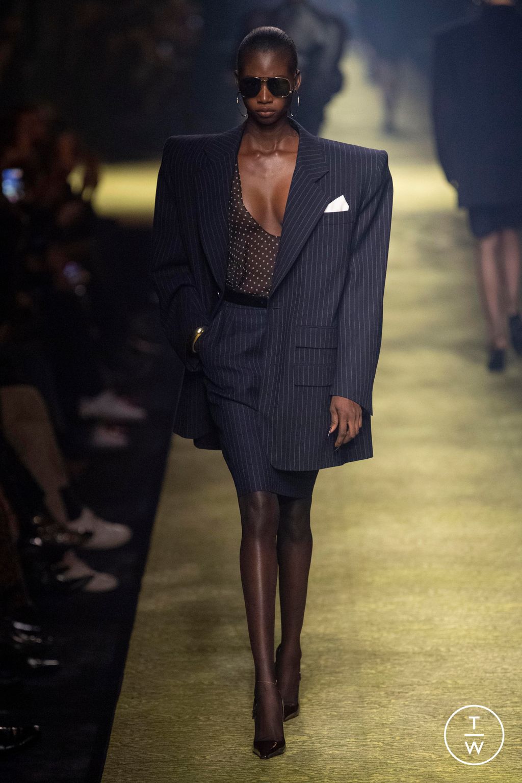 Fashion Week Paris Fall/Winter 2023 look 7 de la collection Saint Laurent womenswear
