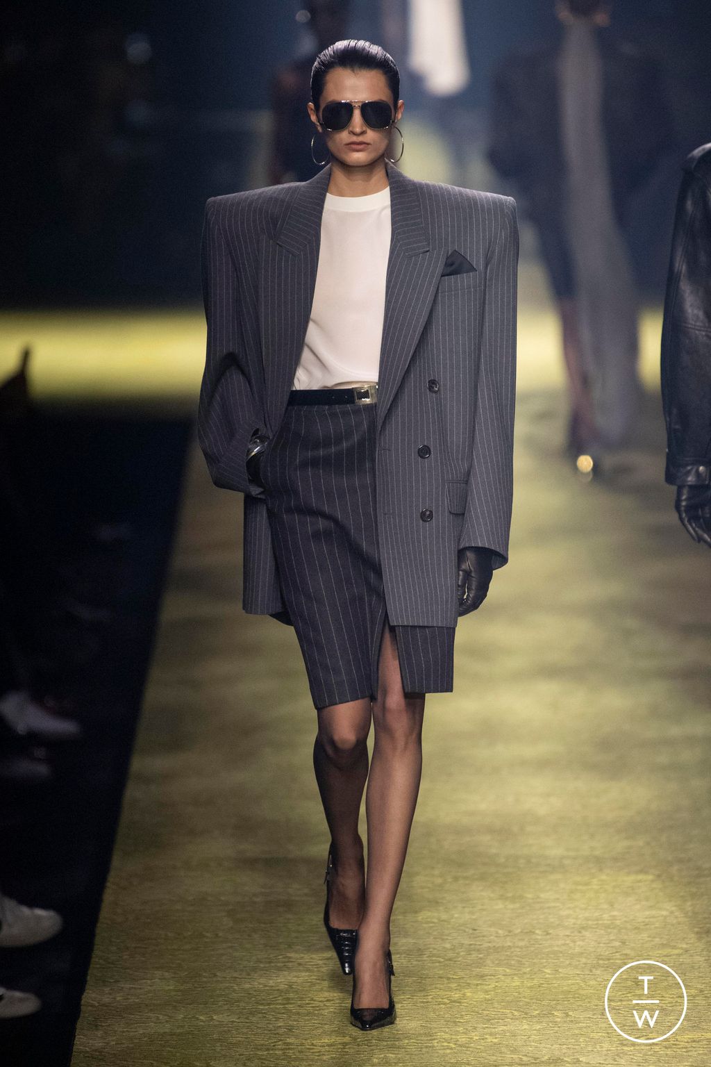 Fashion Week Paris Fall/Winter 2023 look 10 from the Saint Laurent collection 女装