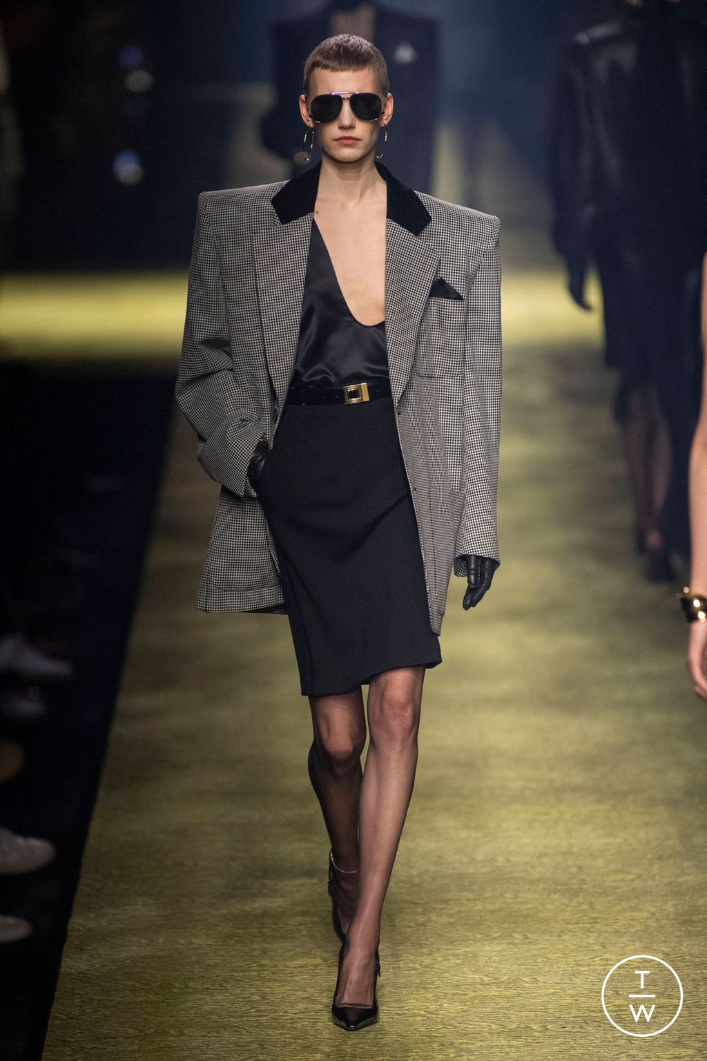 Fashion Week Paris Fall/Winter 2023 look 14 de la collection Saint Laurent womenswear