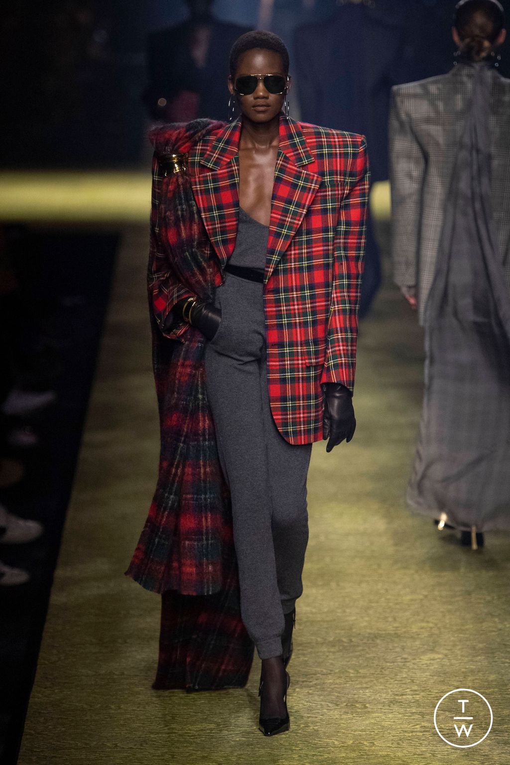 Fashion Week Paris Fall/Winter 2023 look 17 de la collection Saint Laurent womenswear